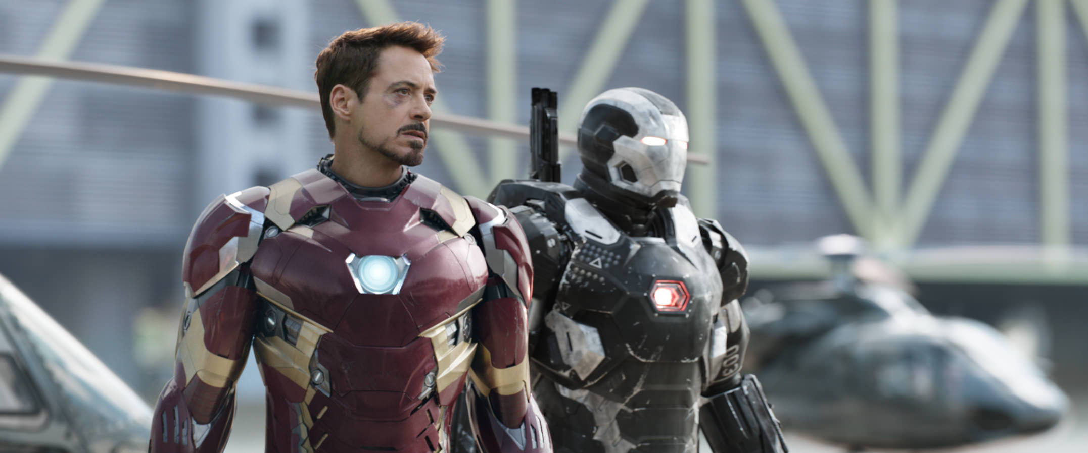 Marvel's Captain America: Civil War..L to R: Iron Man/Tony Stark (Robert Downey Jr.) and War Machine/James Rhodes (Don Cheadle)..Photo Credit: Film Frame..© Marvel 2016