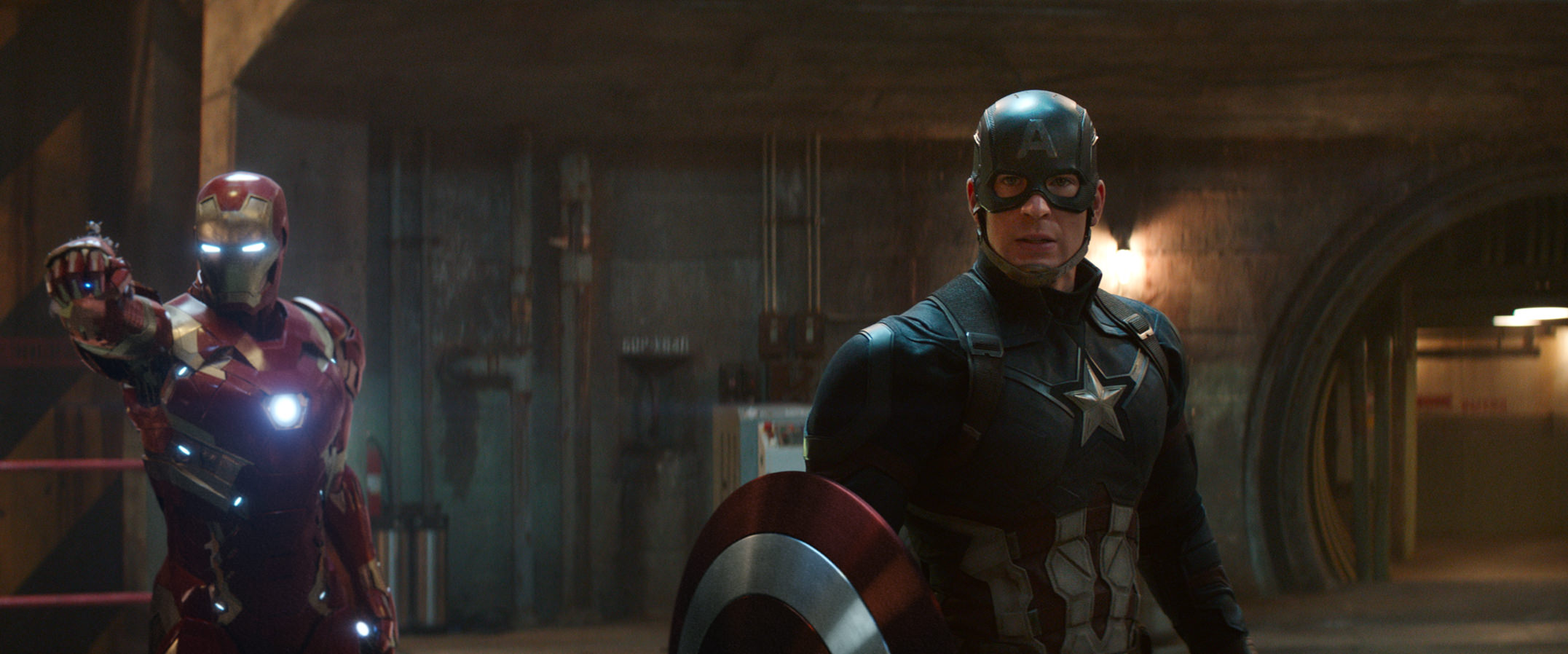 Marvel's Captain America: Civil War..L to R: Iron Man/Tony Stark (Robert Downey Jr.) and Steve Rogers/Captain America (Chris Evans)..Photo Credit: Film Frame..© Marvel 2016
